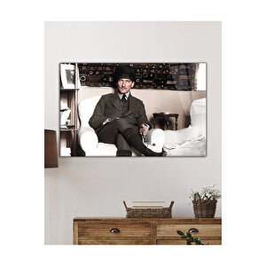 Takım Elbiseli Oturan Atatürk Cam Tablo, Uv Baskılı Ve Temperli, Hediyelik 130x80 cm