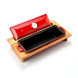 Döküm Ekmek Tenceresi / Kayın Ağacı Servis Standı / Terrine Serisi. Ölçü 11x29cm. Kırmızı