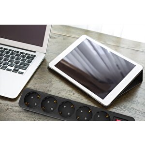 Incaipw-44sy3 5 Port Akım Korumalı Kırmızı Led Tuşlu Priz 3m - Siyah