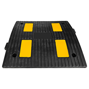 Reflektifli Kauçuk Hız Kesici 4 Bantlı, Yol Kasisi 50 X 50 X 4 Cm