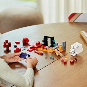 Lego Minecraft Nether Geçidi Pususu 21255