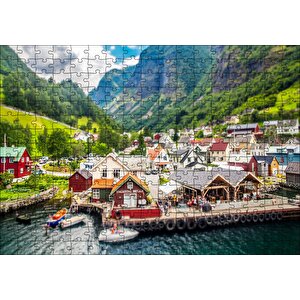 Norveç Alplerinde Göl Kenarındaki Mini Kasaba Puzzle Yapboz Mdf Ahşap 255 Parça