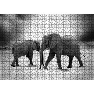 Savanada İki Fil Ve Bulutlu Gökyüzü Monokrom Puzzle Yapboz Mdf Ahşap 1000 Parça