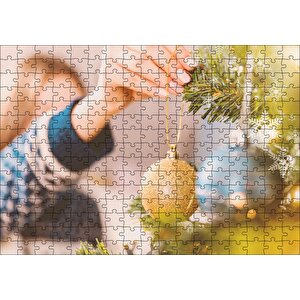 Yılbaşı Ağacını Süsleyen Kadın Eli Puzzle Yapboz Mdf Ahşap 255 Parça