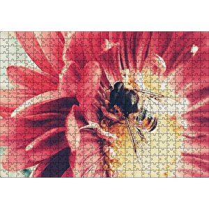 Kırmızı Çiçekten Polen Toplayan Arı Puzzle Yapboz Mdf Ahşap 500 Parça