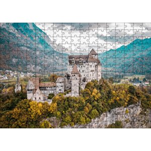 Avrupa Kasabasında Korunaklı Kale Ve Dağlar Puzzle Yapboz Mdf Ahşap 255 Parça