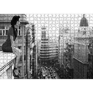 Aktris Dita Von Teese Ve Siyah Beyaz Şehir Görseli Puzzle Yapboz Mdf Ahşap 500 Parça