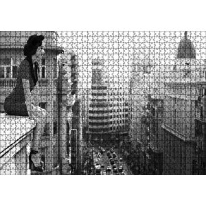 Aktris Dita Von Teese Ve Siyah Beyaz Şehir Görseli Puzzle Yapboz Mdf Ahşap 1000 Parça