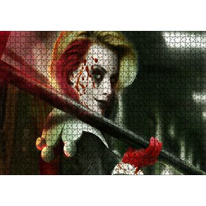 Omzunda Sopası Ve Yüzünde Kan Ile Harley Quinn Puzzle Yapboz Mdf Ahşap 1000 Parça