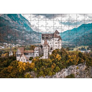 Avrupa Kasabasında Korunaklı Kale Ve Dağlar Puzzle Yapboz Mdf Ahşap 120 Parça
