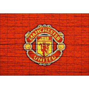 Kırmızı Boyalı Zeminde Manchester United Logosu Puzzle Yapboz Mdf Ahşap 120 Parça