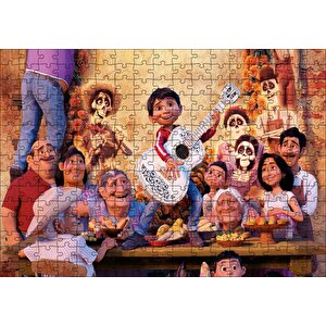 Coco Gitarist Çocuk Ve Masada Tüm Karakterler Puzzle Yapboz Mdf Ahşap 255 Parça
