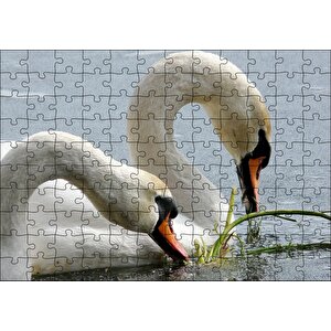 Gölde Beslenen Bir Çift Beyaz Kuğu Puzzle Yapboz Mdf Ahşap 120 Parça