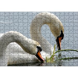 Gölde Beslenen Bir Çift Beyaz Kuğu Puzzle Yapboz Mdf Ahşap 255 Parça
