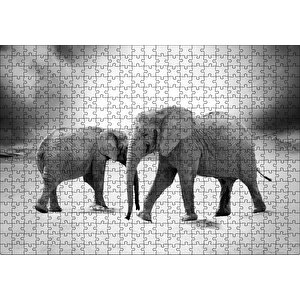 Savanada İki Fil Ve Bulutlu Gökyüzü Monokrom Puzzle Yapboz Mdf Ahşap 500 Parça