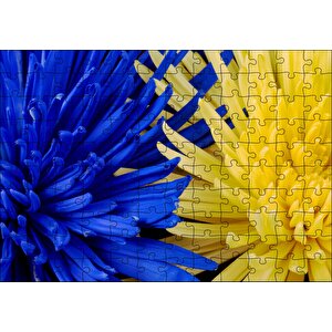 Sarı Ve Mavi Çiçekler Yanyana Yakın Çekim Puzzle Yapboz Mdf Ahşap 120 Parça