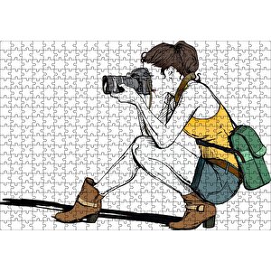Fotoğraf Çeken Şortlu Gezgin Kız Puzzle Yapboz Mdf Ahşap 500 Parça