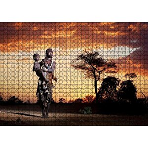 Günbatımında Bulutlar Ve Çocuğuyla Bir Afrika Kadını Puzzle Yapboz Mdf Ahşap 1000 Parça