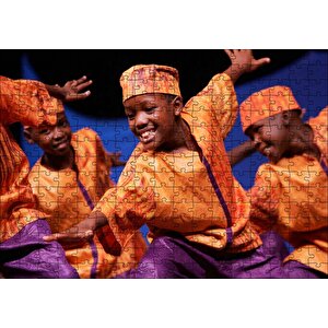 Yerel Kıyafetleriyle Dans Eden Afrikalı Çocuklar Puzzle Yapboz Mdf Ahşap 255 Parça