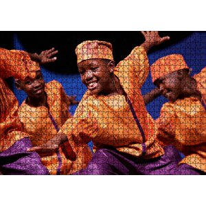 Yerel Kıyafetleriyle Dans Eden Afrikalı Çocuklar Puzzle Yapboz Mdf Ahşap 1000 Parça