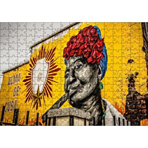 Küba'da Sarı Renkli Duvar Ve Puro İçen Kadın Puzzle Yapboz Mdf Ahşap 255 Parça