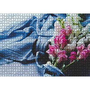 Pembe Beyaz Çiçekli Buket Ve Mavi Kumaş Puzzle Yapboz Mdf Ahşap 1000 Parça