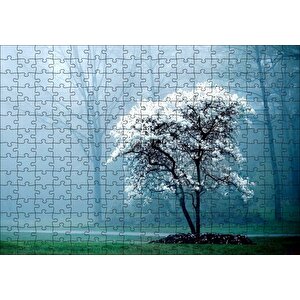 Beyaz Çiçekli Ağaç Ve Arkada Sisli Orman Puzzle Yapboz Mdf Ahşap 255 Parça