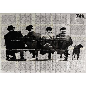 Gazete Küpürü Üstünde Bankta 4 Adam Ve Köpek Puzzle Yapboz Mdf Ahşap 255 Parça