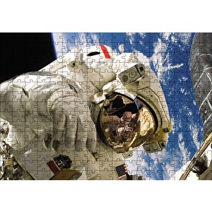 Uzaydaki Astronot Puzzle Yapboz Mdf Ahşap 255 Parça