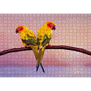 Daldaki Sarı Kırmızı Yeşil Sevda Kuşları Flu Deniz Arka Plan Puzzle Yapboz Mdf Ahşap 500 Parça