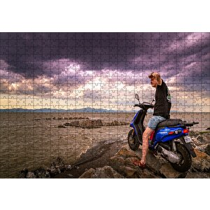 Kayalıklar Deniz Bulutlar Ve Motorlu Adam Puzzle Yapboz Mdf Ahşap 500 Parça
