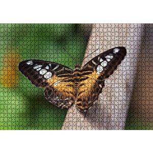 Ağaç Üzerinde Sarı Siyah Kelebek Puzzle Yapboz Mdf Ahşap 1000 Parça