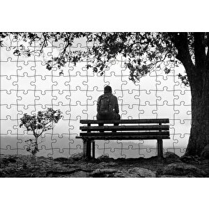 Ağaç Altındaki Bankta Gezgin Puzzle Yapboz Mdf Ahşap 120 Parça