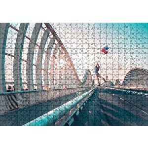 Dubai Köprüsü'nde Balonlu Adam Puzzle Yapboz Mdf Ahşap 500 Parça