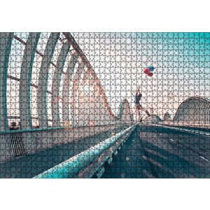 Dubai Köprüsü'nde Balonlu Adam Puzzle Yapboz Mdf Ahşap 1000 Parça