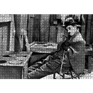 Charlie Chaplin Ayakları Soba İçinde Uyuyor Puzzle Yapboz Mdf Ahşap 1000 Parça