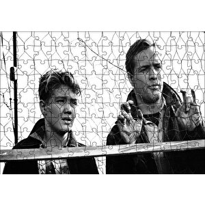 Marlon Brando Ve Çocuk Tel Örgüler Puzzle Yapboz Mdf Ahşap 120 Parça