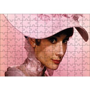 Cakapuzzle  Audrey Hepburn Pembe Şapkalı Ve Elbiseli Yakın Çekim Puzzle Yapboz Mdf Ahşap