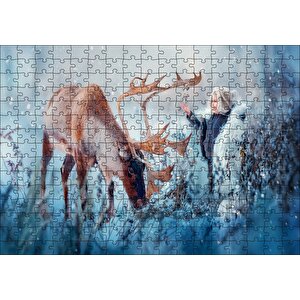 Karda Bir Çocukla Ren Geyiği Görseli Puzzle Yapboz Mdf Ahşap 255 Parça
