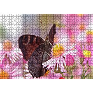 Mor Çiçeklerin Üzerindeki Kahverengi Kelebek Puzzle Yapboz Mdf Ahşap 1000 Parça