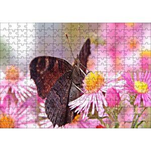 Mor Çiçeklerin Üzerindeki Kahverengi Kelebek Puzzle Yapboz Mdf Ahşap 255 Parça