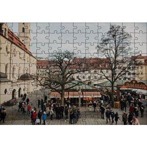 Binalar Meydan Ağaçlar Ve Kalabalıklar Puzzle Yapboz Mdf Ahşap 120 Parça