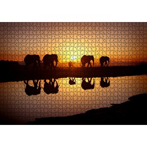 Günbatımında Nehir Kenarındaki Fil Ailesi Puzzle Yapboz Mdf Ahşap 1000 Parça