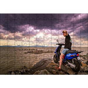 Kayalıklar Deniz Bulutlar Ve Motorlu Adam Puzzle Yapboz Mdf Ahşap 120 Parça