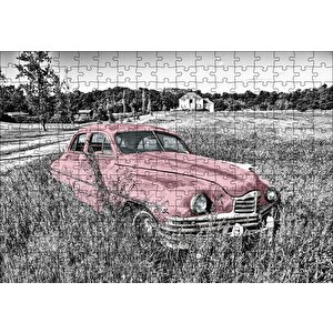 Siyah Beyaz Çayırlardaki Eski Kırmızı Araba Puzzle Yapboz Mdf Ahşap 255 Parça