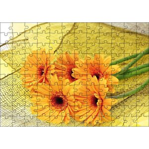 File Üzerinde Turuncu Papatya Demeti Görseli Puzzle Yapboz Mdf Ahşap 120 Parça
