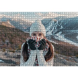 Soğuk Dağlar Ve Beyaz Bereli Kız Puzzle Yapboz Mdf Ahşap 1000 Parça