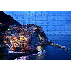 Kayalıkların Üzerindeki Sahil Kasabası Puzzle Yapboz Mdf Ahşap 120 Parça