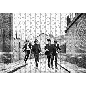Beatles Grup Üyeleri Koşuyor Siyah Beyaz Puzzle Yapboz Mdf Ahşap 255 Parça