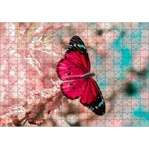 Daldaki Kırmızı Kelebek Yakın Plan Puzzle Yapboz Mdf Ahşap 255 Parça